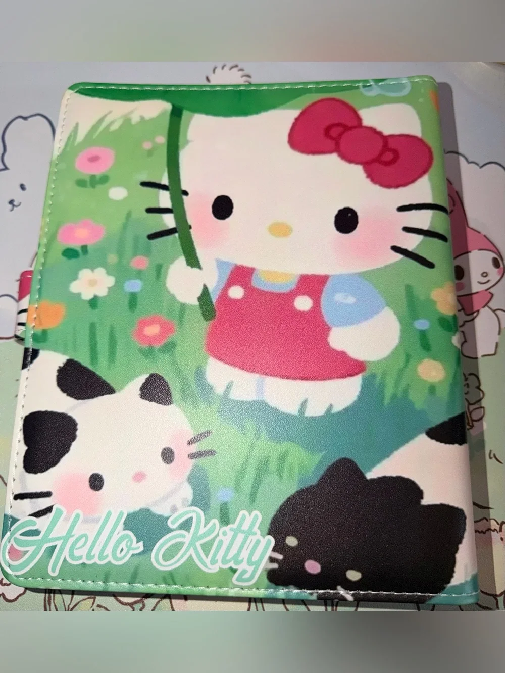 ❤️NWOT Hello Kitty 6 ring binder with magnetic closure